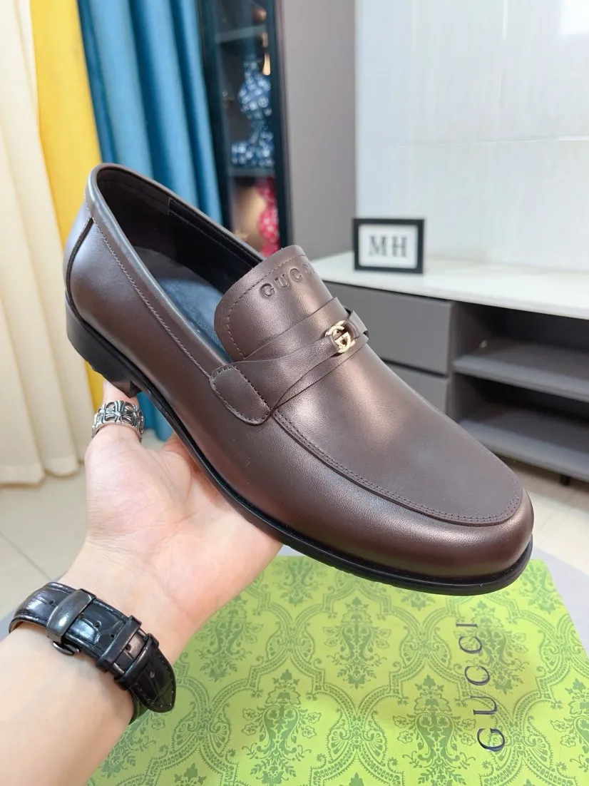 Men's shoes 💰500🌹🌹Niuli [GUCCI Gucci] A new style of formal men's leather shoes is coming~ The original quality upper is made of patent leather imported from Italy, the leather is soft and delicate, comfortable and soft first-layer cowhide lining, rubber wear-resistant outsole, the shoe shape is dignified and domineering, and the luxury charm cannot be concealed! The natural and free nouveau riche leads the trend. Code number: 38-44